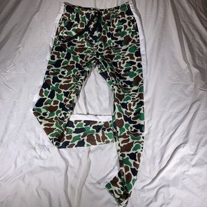 Victorious Men’s s Camo Sweatpants